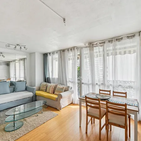 Chic And Comfortable With Balcony Apartamento